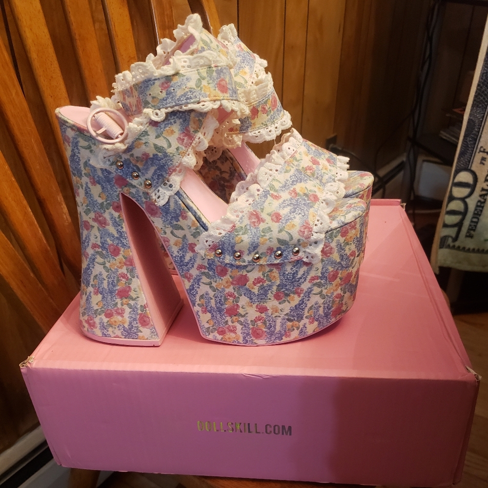 Platform sandals